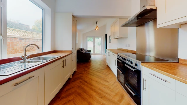 Hewson Road , LN1 1RX 3