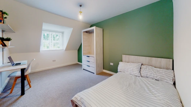 Flat 12,  The Grange, LS6 2BY 4