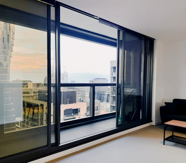 639 Lonsdale St 3