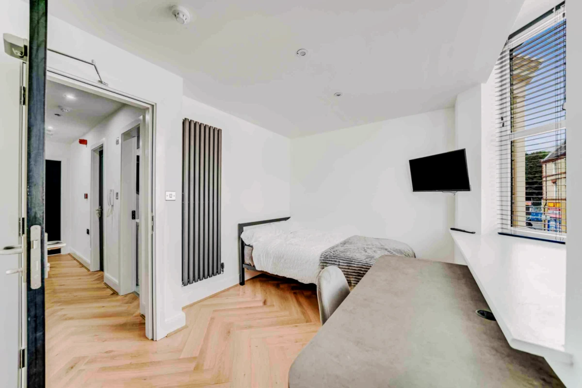 24 Empress Road L7 0