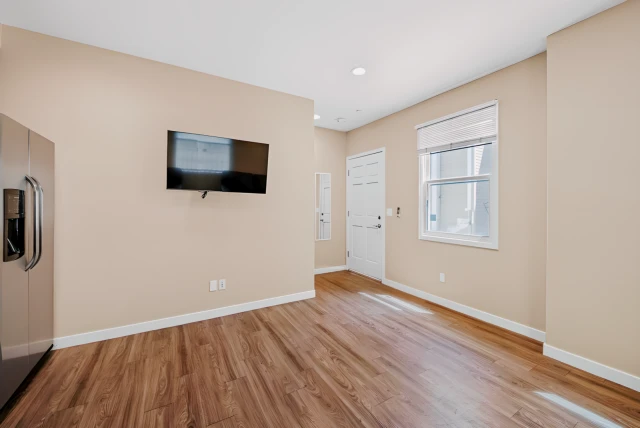 1225 W. 30th St 3