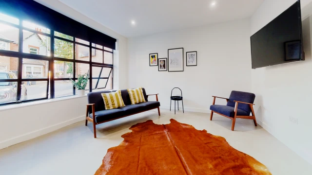 Flat 1, Wards End, LE11 3HA 1