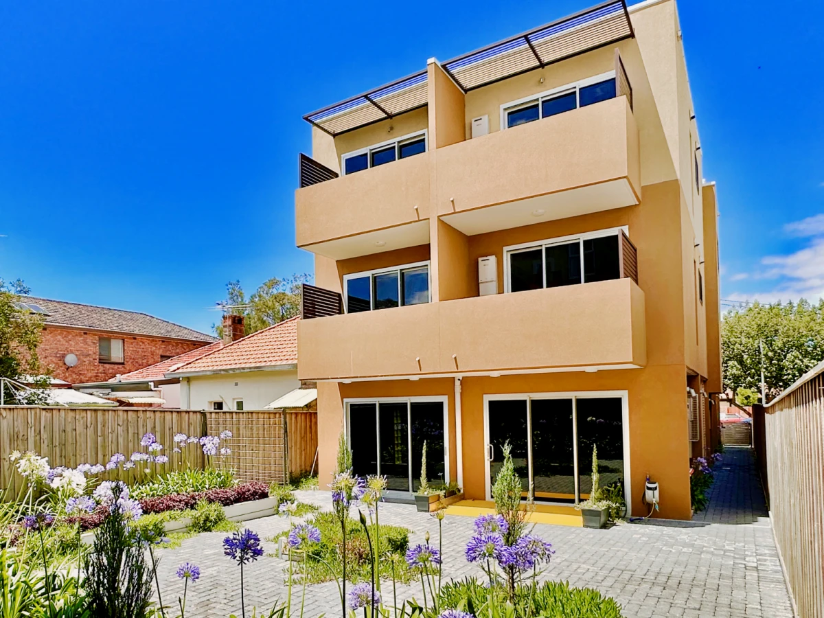 8 See St(080) - Sydney student accommodation