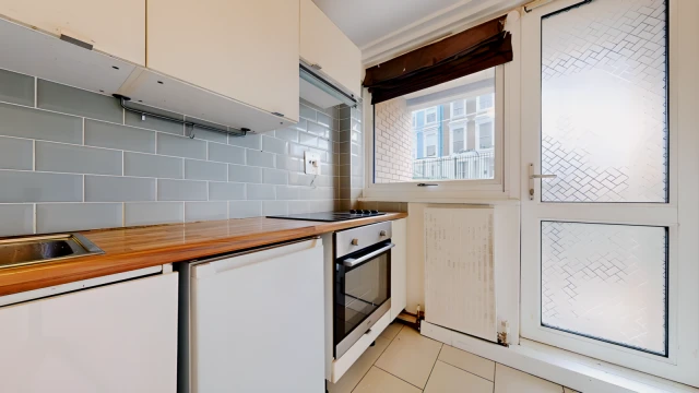 Tavistock Crescent 22212# 3