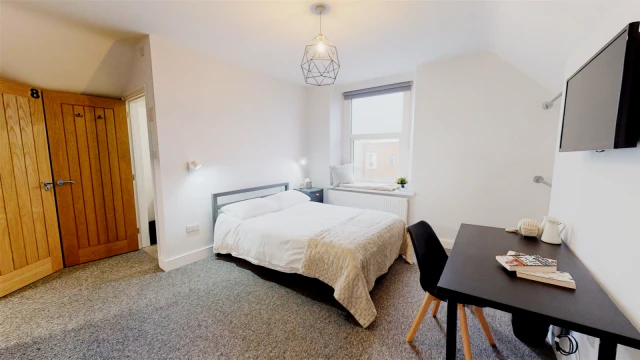 ROOM 1, Fishponds Road , BS5 6SE 2