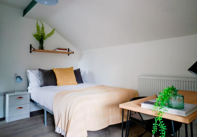 Flat 2, 7 Eileen Grove, M14 5WE 3