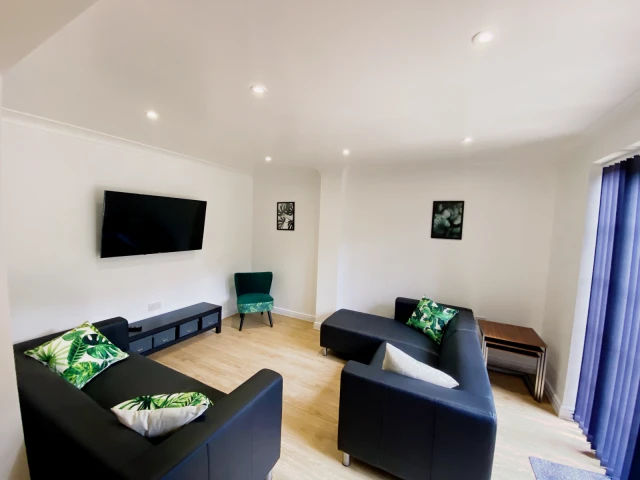 Moorhen Way, LE11 3HH 2