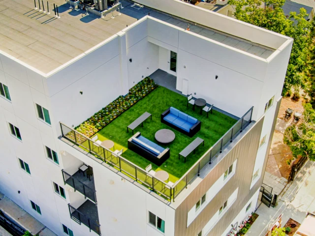 1073 Exposition Blvd 1