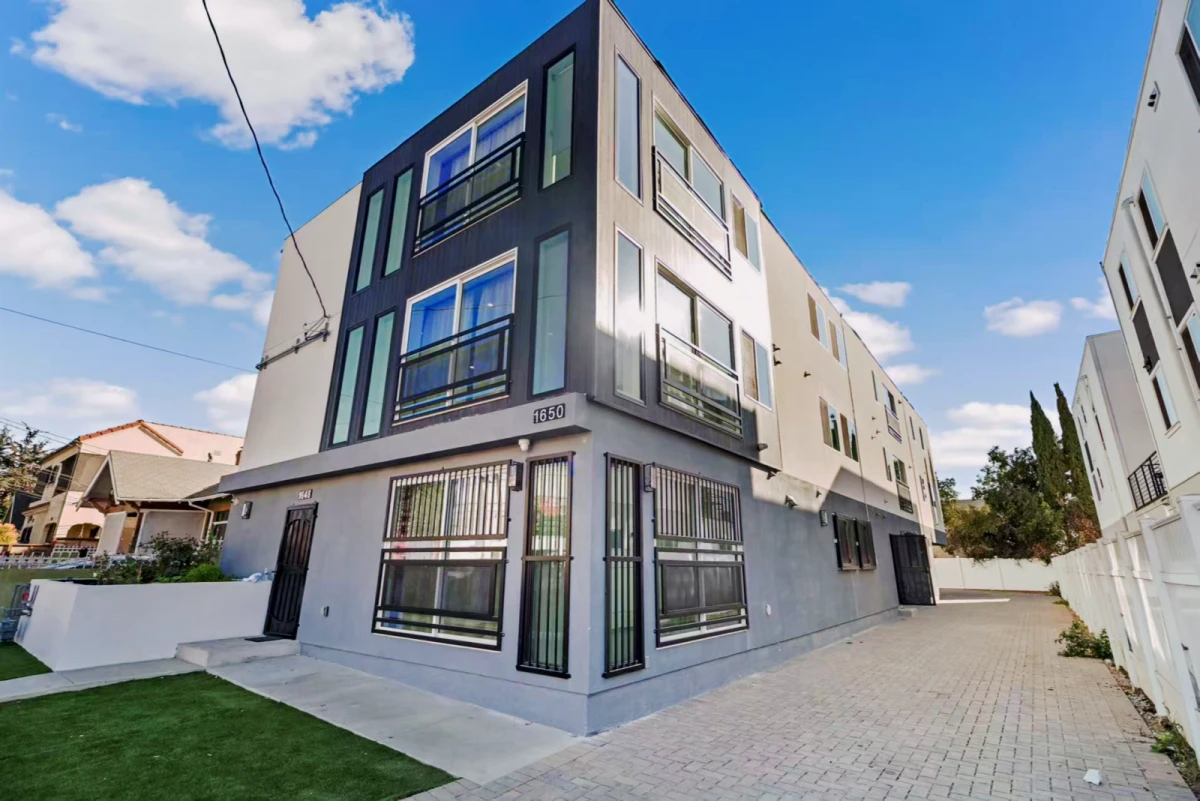 1650 W 35th St 0