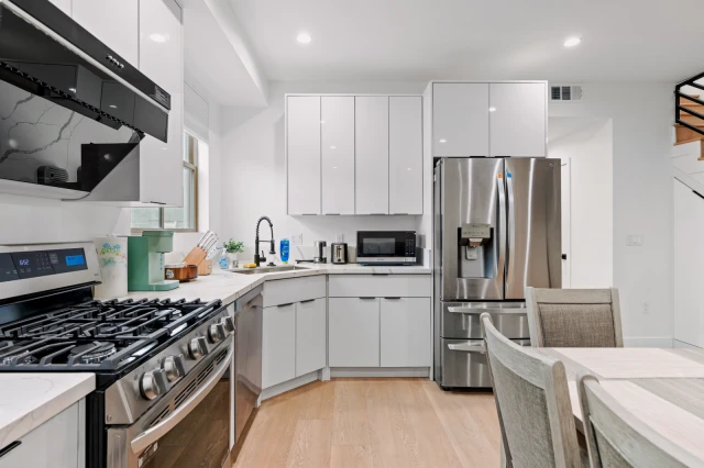 1272 Rolland Curtis Pl 3