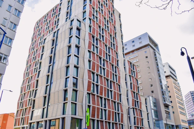 iQ Aldgate 1