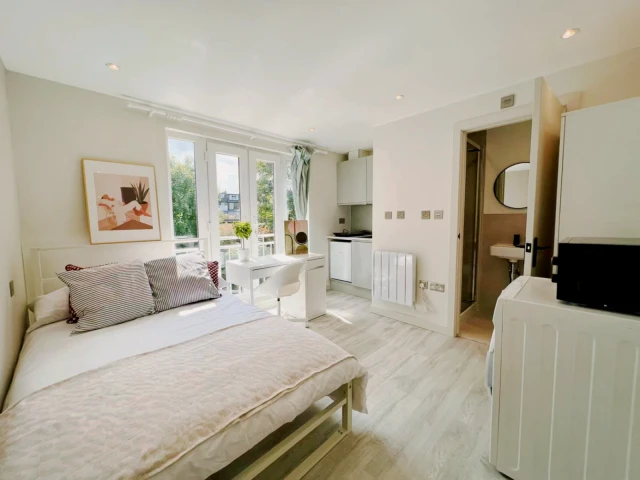 Yoho Battersea Studio 3 2