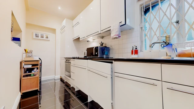 Pont Street 24866# 3