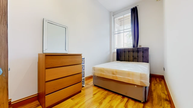 West Cromwell Road 24865# 4