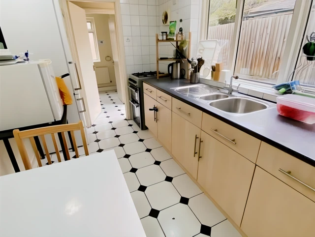 Amersham Grove 25039# 3