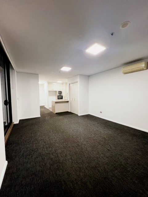 5 Crescent St