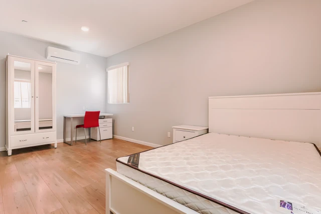 1259 W 36th Pl 1