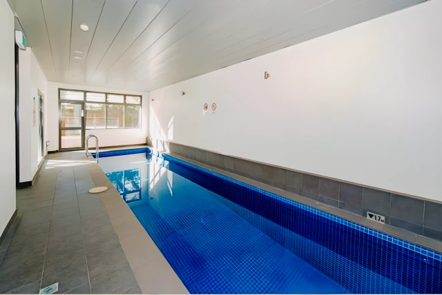 32 Barker St(01332) 3