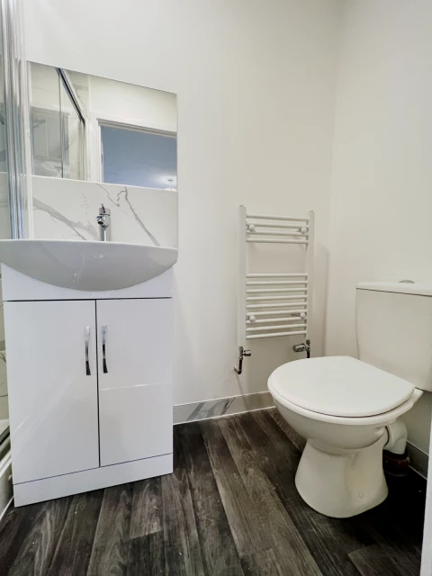 95 De Montfort Way 2