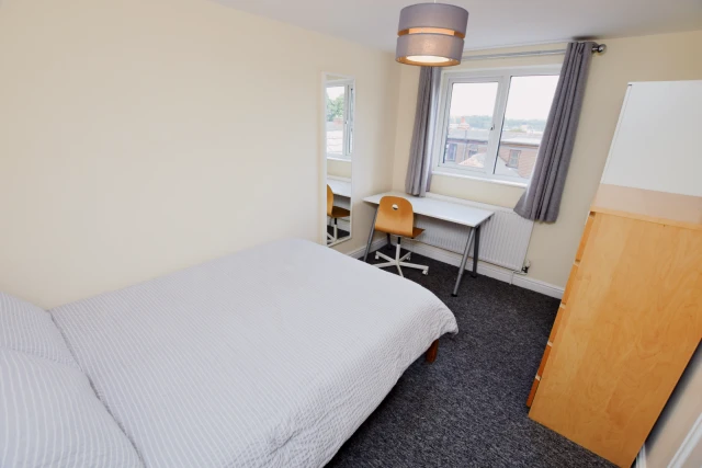 Bute Avenue, NG7 1QB 2