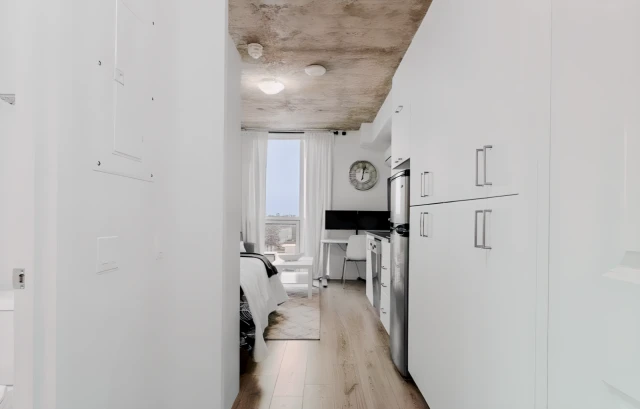 636 - 1900 Simcoe Street 1