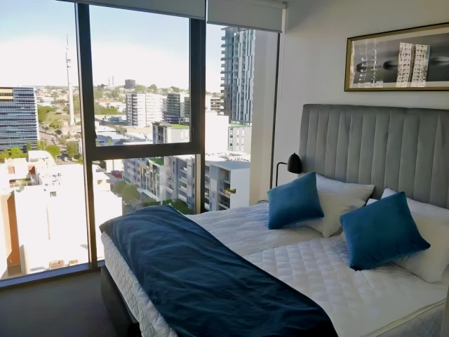 1 Cordelia St 4