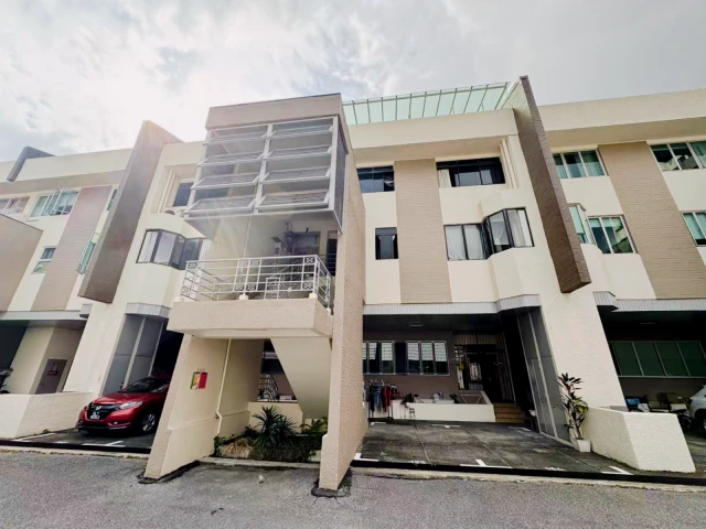 Lakepoint Condo - HM