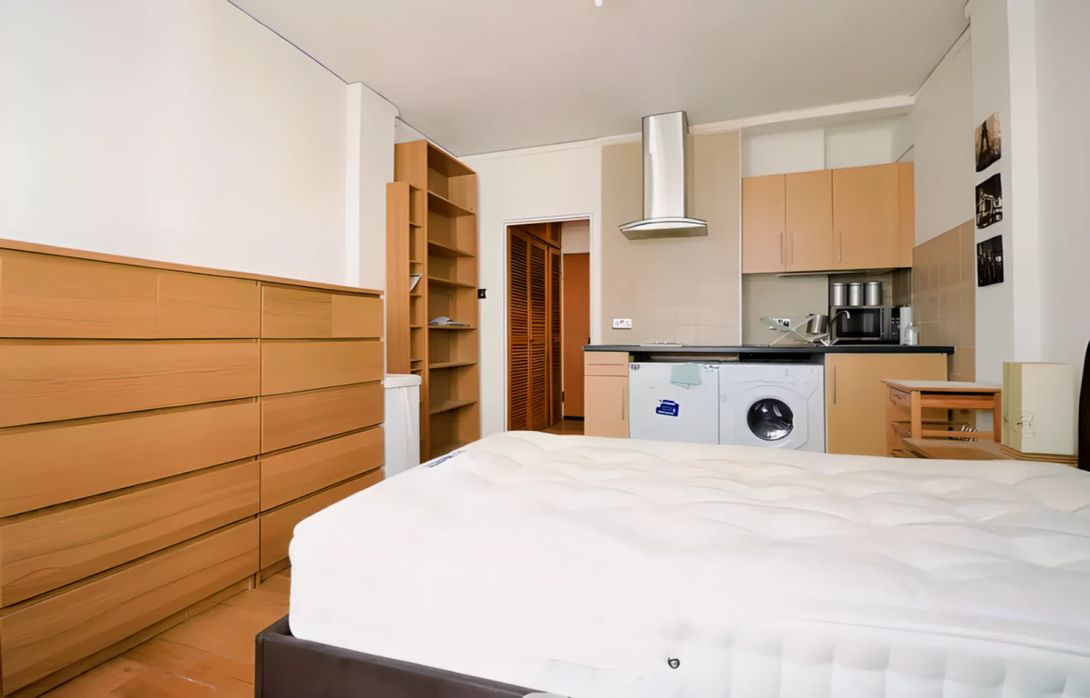 LH-Russell Court 0