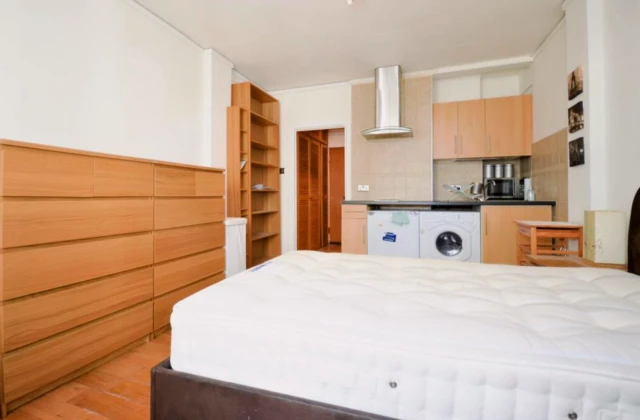 LH-Russell Court 2