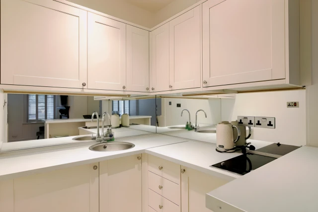 LH-Hans Place 3