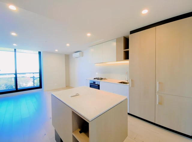 999 Whitehorse Road 3