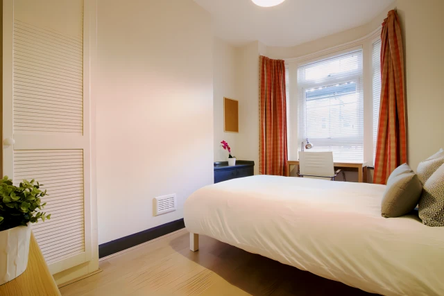 36 Lenton Boulevard 2