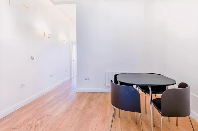 LH-Camden High Street 2