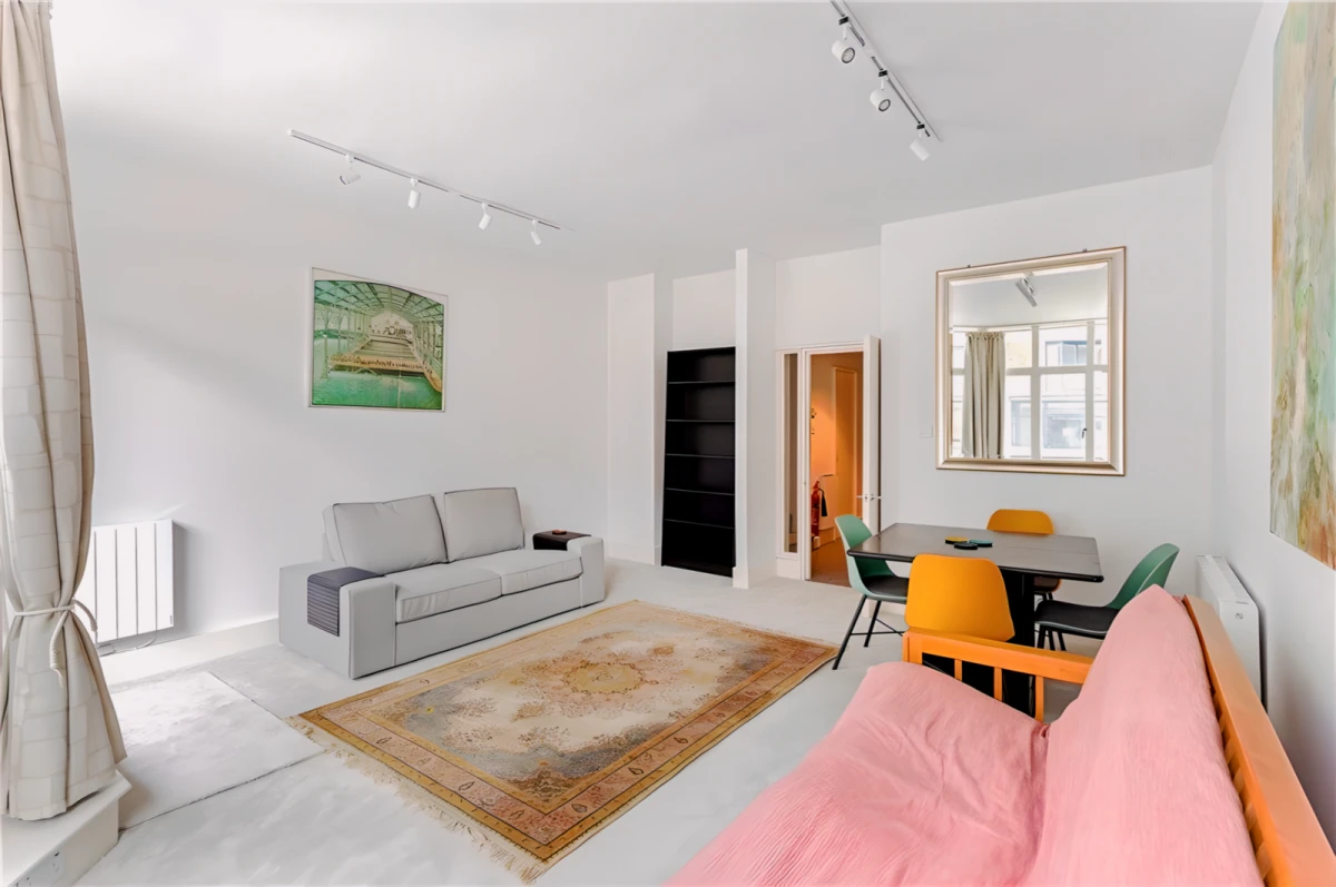 LH-Compass Court 0