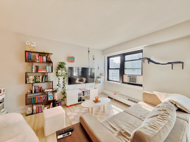 1370 Saint Nicholas Ave 1
