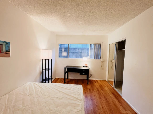 2300 Oak Street #1 1