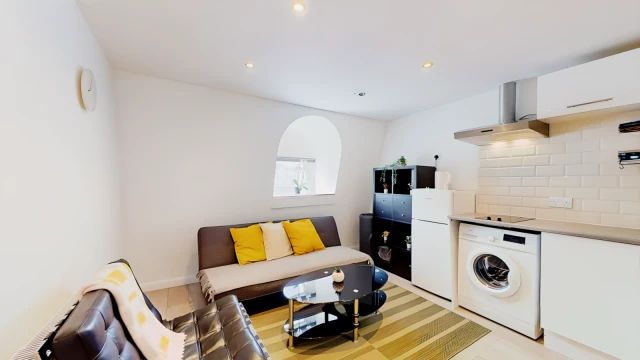 Hogarth Road 27999# 1