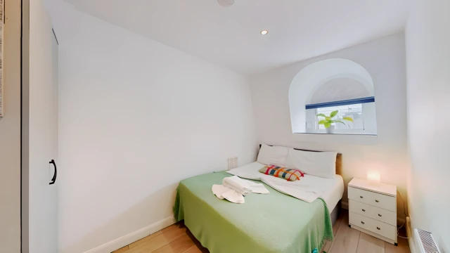 Hogarth Road 27999# 3