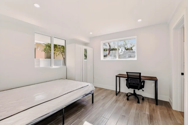 3430 1/2 Walton Ave 3