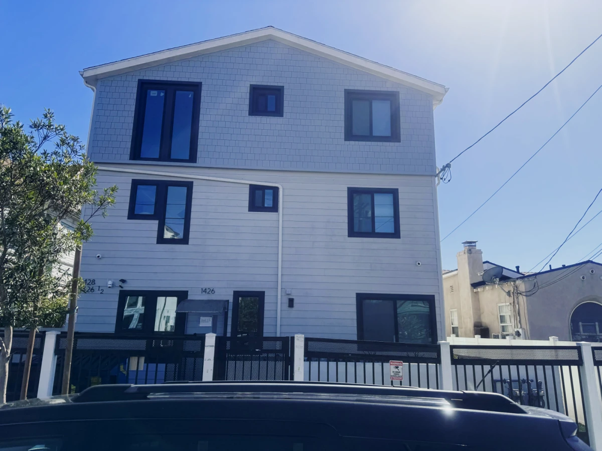 1426 1/2 W 35th St 0