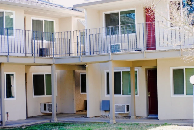 Kings & Queens Apartments 1