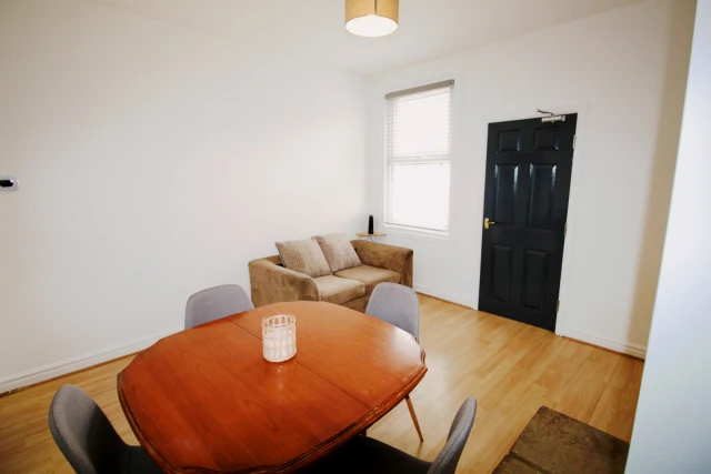 77 Canwick Road - chỗ ở sinh viên tại Lincoln - 4 Bed 1 Bath