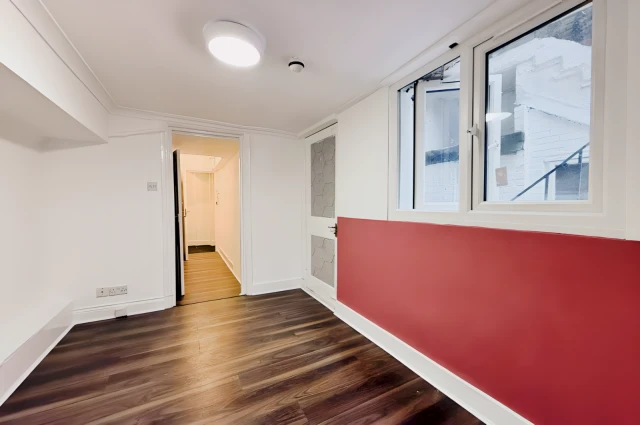 West Cromwell Road, Earls Court 3