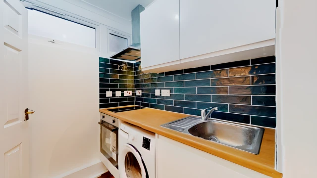 West Cromwell Road 28867# 3