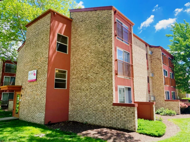 601 E Clark