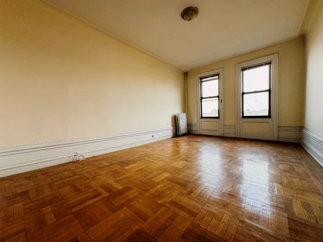 884 Riverside Drive 2