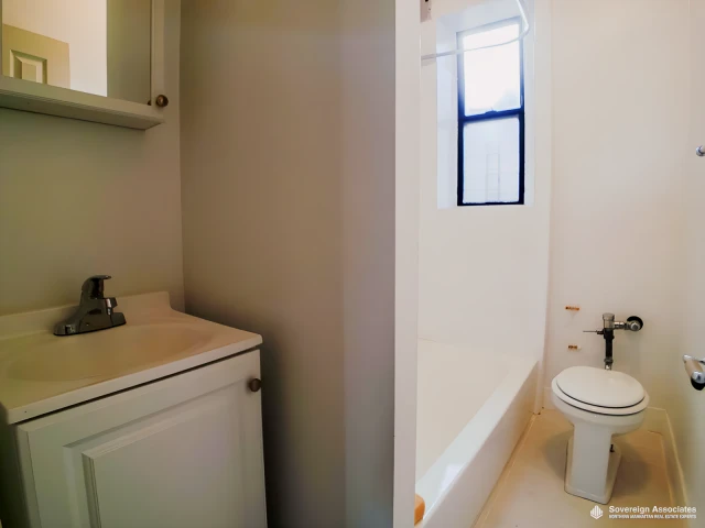 76 Vermilyea Avenue 4