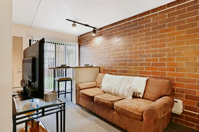 405 E WHITE ST, CHAMPAIGN, IL 4