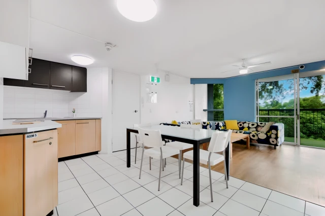 77 Sir Fred Schonell Dr 3