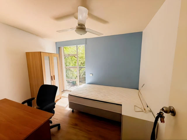 77 Sir Fred Schonell Dr 4